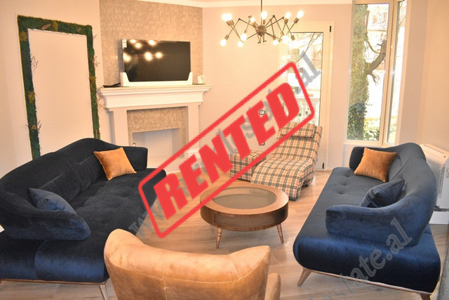 Apartament 3+1 me qira ne rrugen Fuat Toptani ne Tirane.

Ndodhet ne katin e dyte te nje vile 4-ka